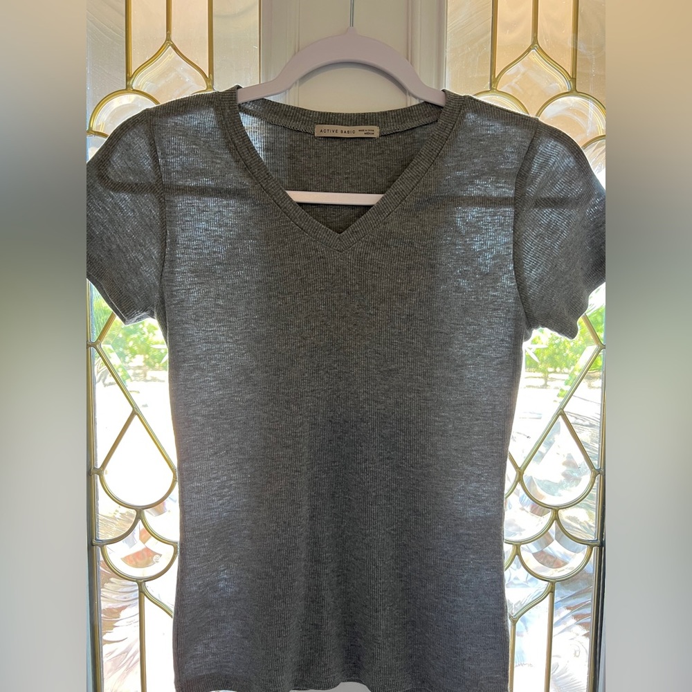 Ripped V-Neck sweater Gray tee